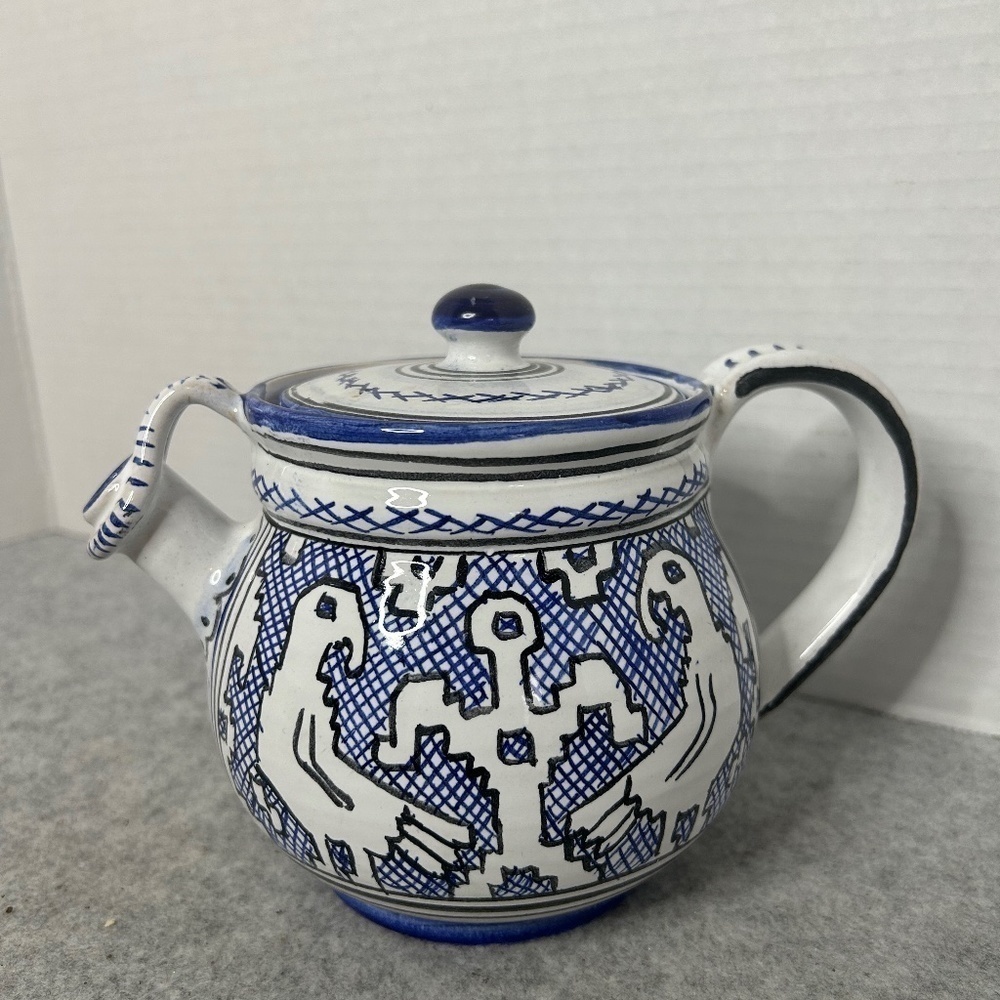 vintage deruta italian pottery teapot blue white 7x5.5” Sml Chip See Pics